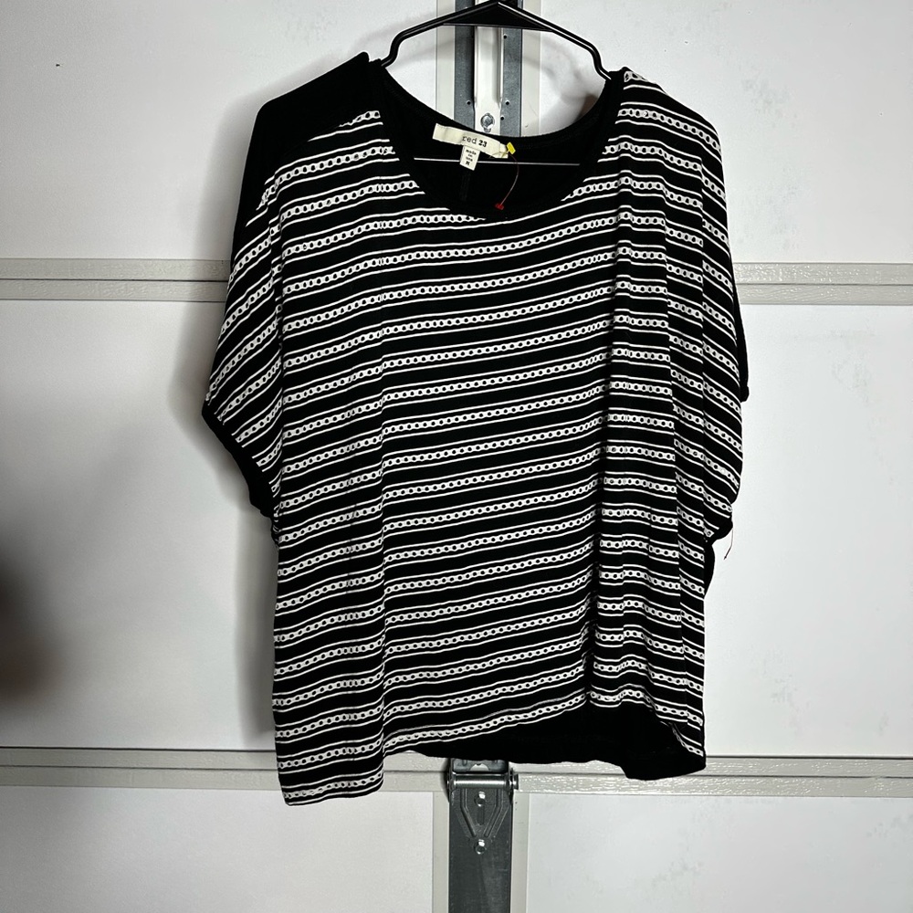 Chic Striped Women's Tee in Black and White